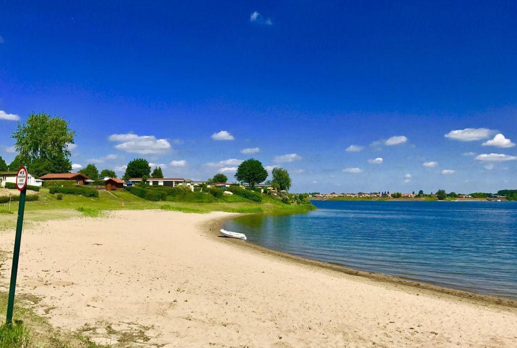 Rhederlaagse Meren Lathum Bagian luar foto